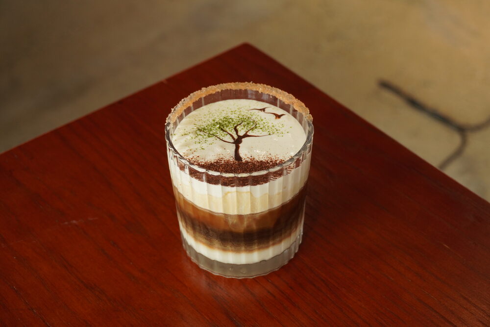 Ly cà phê Tiramisu signature của Wind Coffee & Bistro