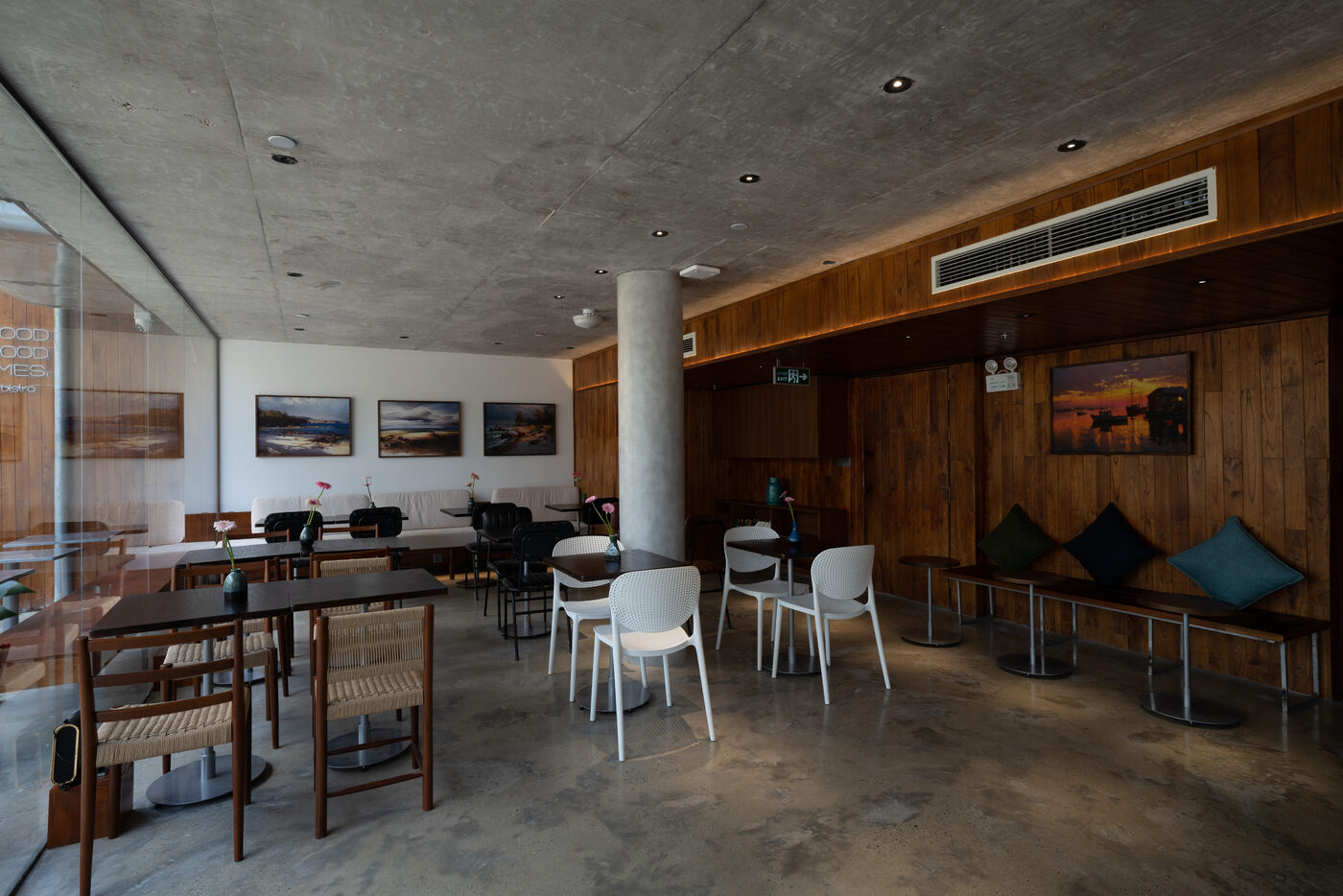 Không gian Wind Dining ban đêm ấm cúng